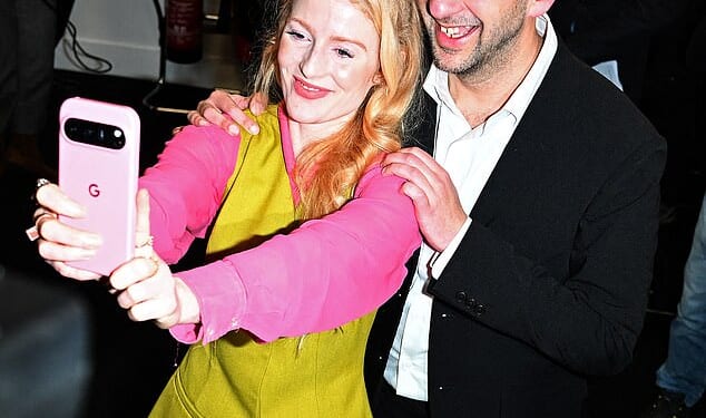 Hannah Spencer, the victorious Green by-election candidate, takes a selfie with party leader Zack Polanski