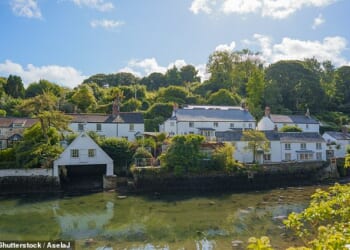 Helford, a tiny fishing village situated in Cornwall, is one of England's hidden gems
