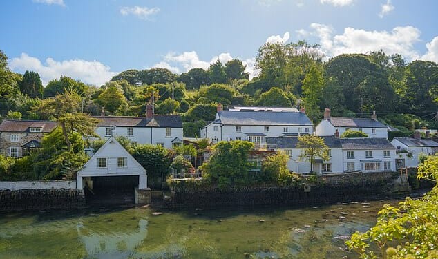 Helford, a tiny fishing village situated in Cornwall, is one of England's hidden gems
