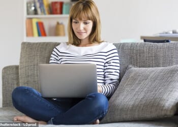 Median gross annual wages for full-time employees were £39,039 in April 2025, according to official figures