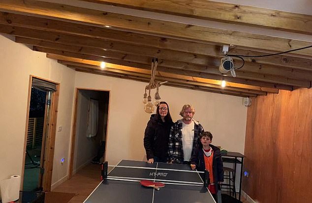 Electrician Jonathan O¿Brien with his partner Thais and seven-year-old son Del