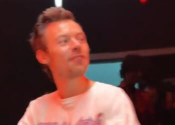 Awkward moment Sombr ‘blanks’ Robbie Williams backstage at the Brits after interrupting his chat with Harry Styles