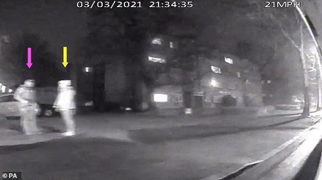 Two minutes after calling her boyfriend, Sarah is stopped by Couzens, who identifies himself as a police officer and pretends to arrest her for breaching Covid guidelines