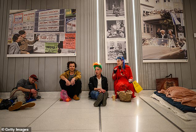 Civilians appeared at ease inside a Tel Aviv underground shelter on March 3, as schools and businesses remained open despite the ongoing war, thanks to the country¿s advanced defense systems