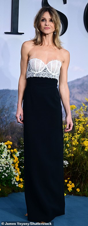 Beau wowed in a strapless lace number