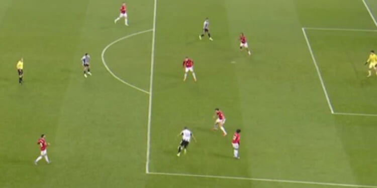 Man Utd fans name player they never want to see again after 'disgraceful defending' in Newcastle defeat