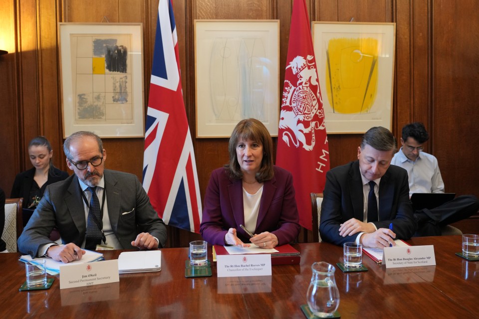Rachel Reeves, Chancellor of the Exchequer, sitting between Jim O'Neil, HMT, and Douglas Alexander, Secretary of State for Scotland, at a roundtable discussion.