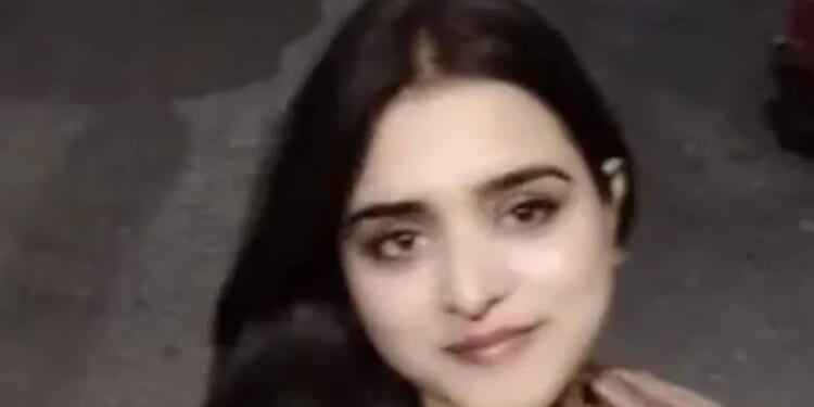 Sisters, 25 & 29, drowned in viral Snowdonia pools after splitting up from friends on visit to national park beauty spot