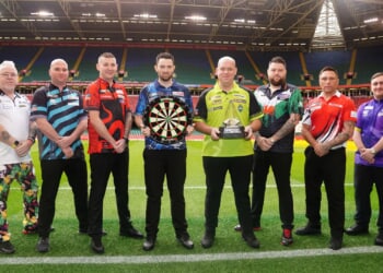 Two-time world champion 'should leave darts on his own terms' after 'concerning' performances