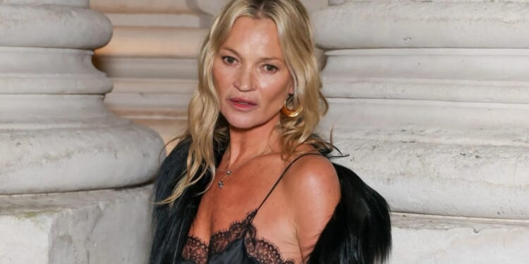 How to wear Y2K fashion and NOT look like a try-hard