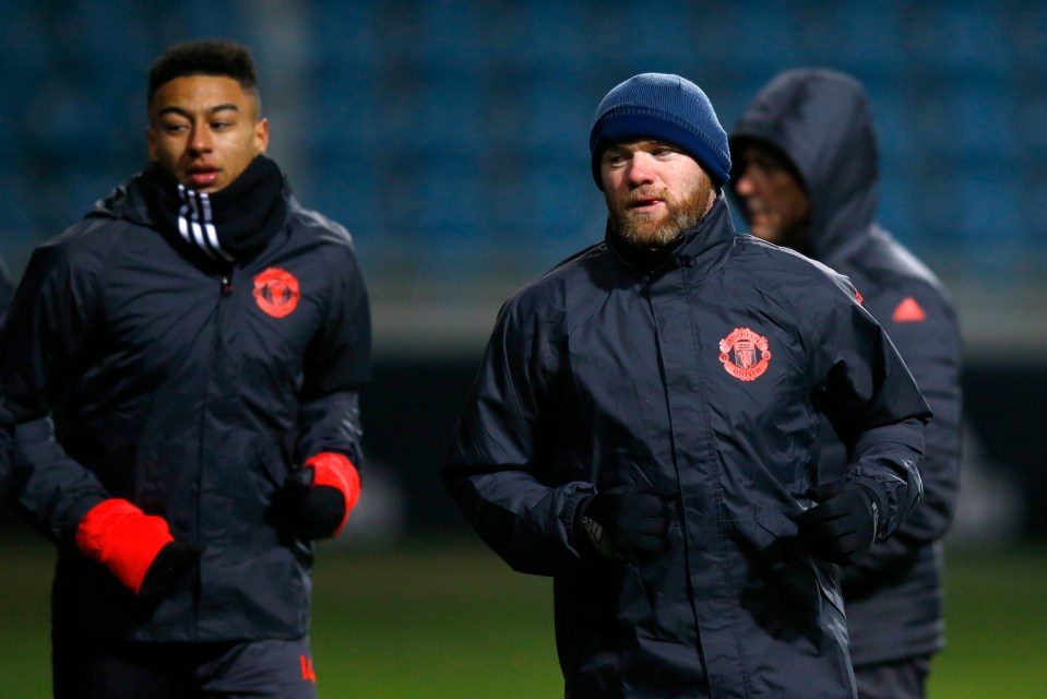 Manchester United's Jesse Lingard (L) and Wayne Rooney during training