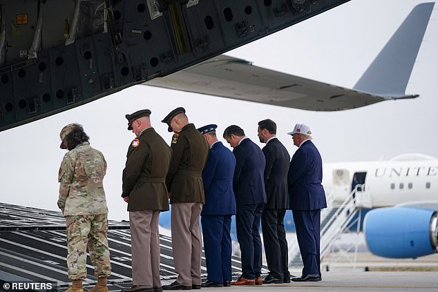 Trump, Vance, and Hegseth bowed their hands at the base of the base while the caskets were taken out