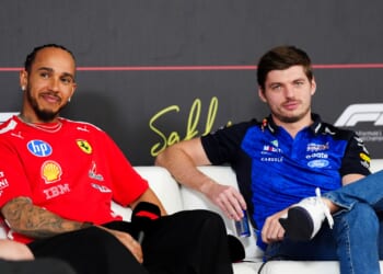 How much do drivers earn for winning a race and are there any bonuses?