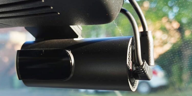 Motorists floor it to Amazon as 'superb' and 'flawless' dash cam gets a 35% discount