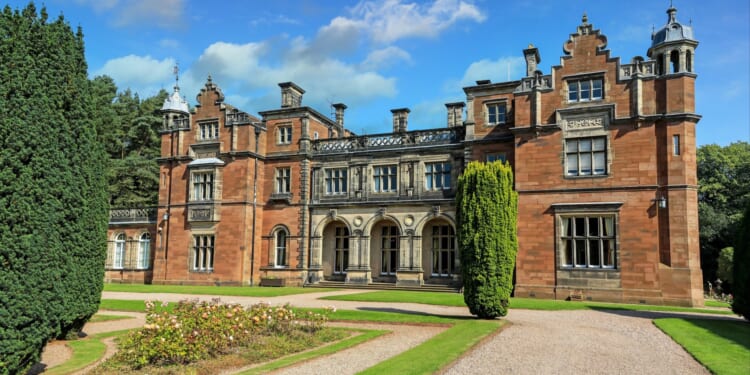 University chiefs slap trigger warning on 'distressing' medical history course as it mentions illness and pain