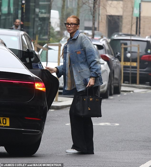 She completed the look with checkerboard trainers and a pair of stylish spectacles while tying back her long blonde locks into a ponytail.