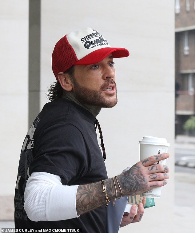 Pete was seen 'carrying two pizzas to his room at 3am' following the star-studded ceremony, where he spent the night chatting with Olivia