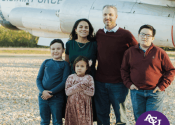 Rocio Toon smiling with family