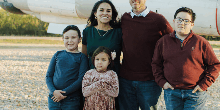 Rocio Toon smiling with family