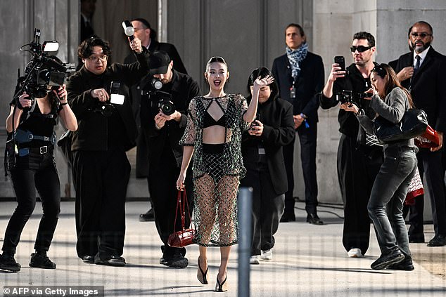 Jennie attracted some attention as she arrived