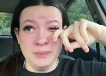 Single mum sobs on camera as she reveals she’s 8 months pregnant, unemployed & will be homeless the day she gives birth