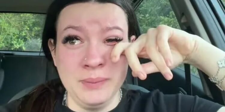 Single mum sobs on camera as she reveals she’s 8 months pregnant, unemployed & will be homeless the day she gives birth