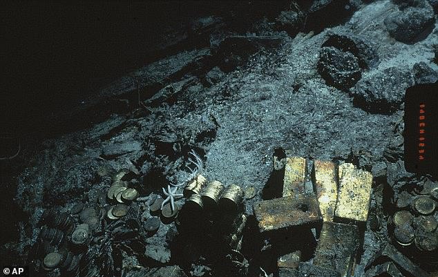 A 1989 photo shows gold bars and coins in situ while they were being recovered by Thompson