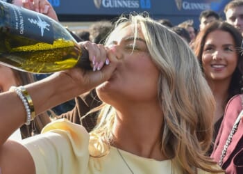 5,000 more women attend Cheltenham as Ladies Day returns and Prosecco sold on course for 1st time