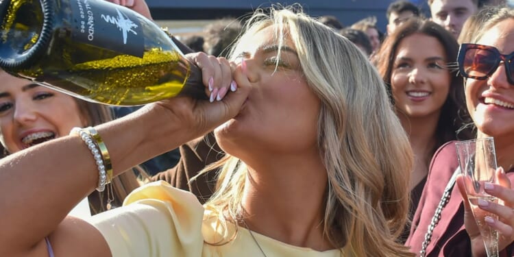 5,000 more women attend Cheltenham as Ladies Day returns and Prosecco sold on course for 1st time