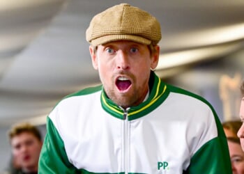 Peter Crouch left with head in hands as he foots eye-watering £7,500 bar tab for 1,000 pints at Cheltenham