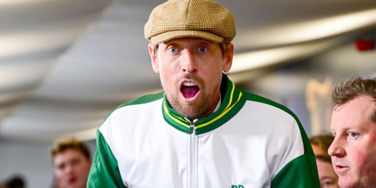 Peter Crouch left with head in hands as he foots eye-watering £7,500 bar tab for 1,000 pints at Cheltenham