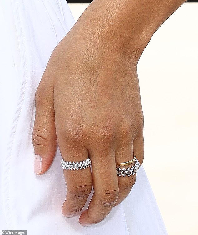 This ring on her wedding finger was different, however, as it appeared to be silver and not a rolling ring like she had on on Thursday
