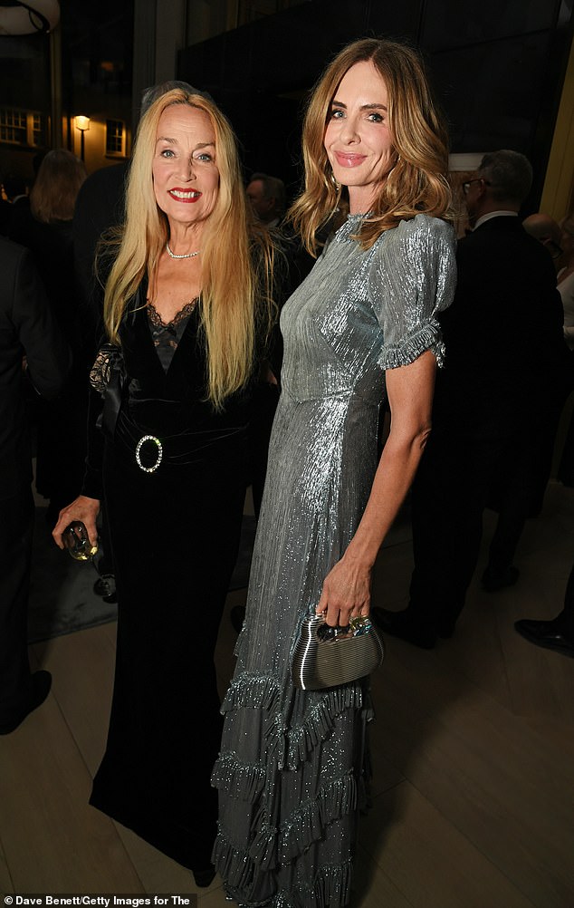Trinny and Jerry got together for a glamorous snap