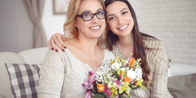 Free Mother's Day card and gift, plus last-minute flowers