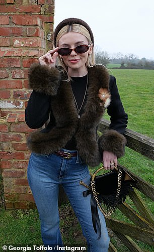 The reality star took to her Instagram to share her outfit which, along with her jeans, featured a black blazer with a faux fur collar and cuffs
