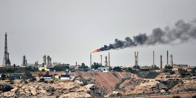 Navy Seals, Saudi commandos & Thunderbolt jets... How Trump could take Iran's 'oil island' in most dangerous raid ever