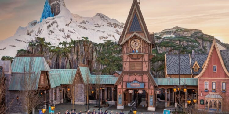 I'm one of the first to see the new World of Frozen at Disneyland Paris