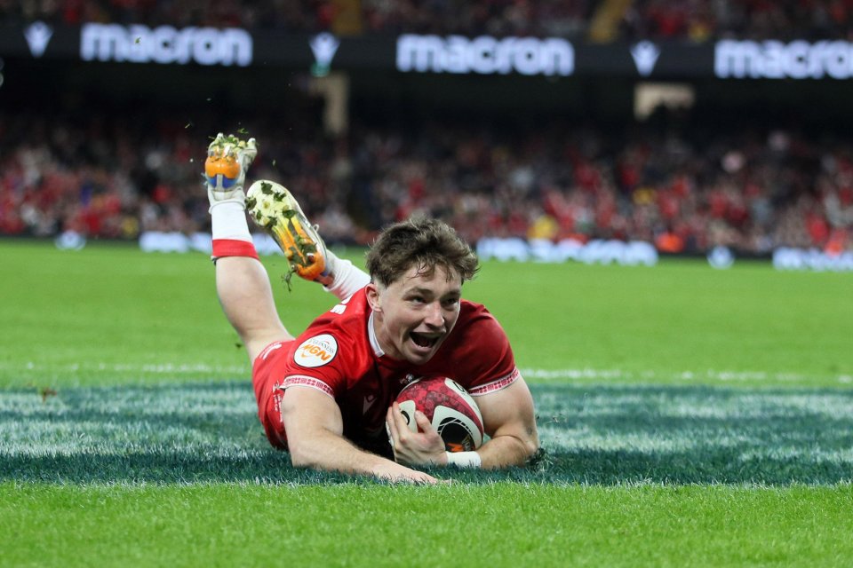 Dan Edwards of Wales scores his team's fourth try against Italy in the 2026 Guinness Six Nations Championship.