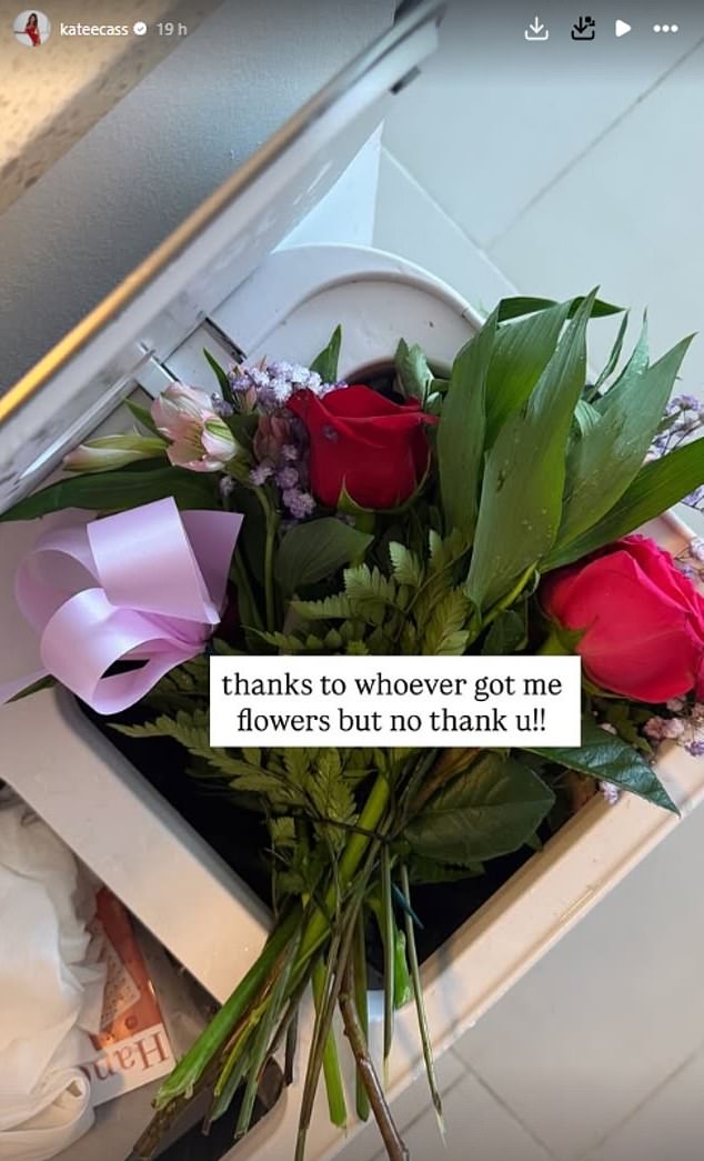 However after reading the cruel note, Kate threw the bouquet of flowers in the bin