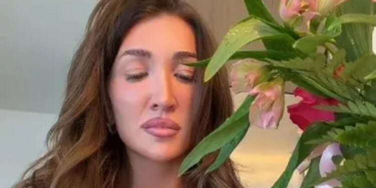 Liam Payne's girlfriend Kate Cassidy suffers cruel hoax as she's sent flowers with hurtful note from troll