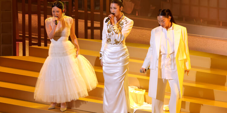 K-Pop Demon Hunters fans go wild as HUNTR/X makes history with powerful live Oscars performance