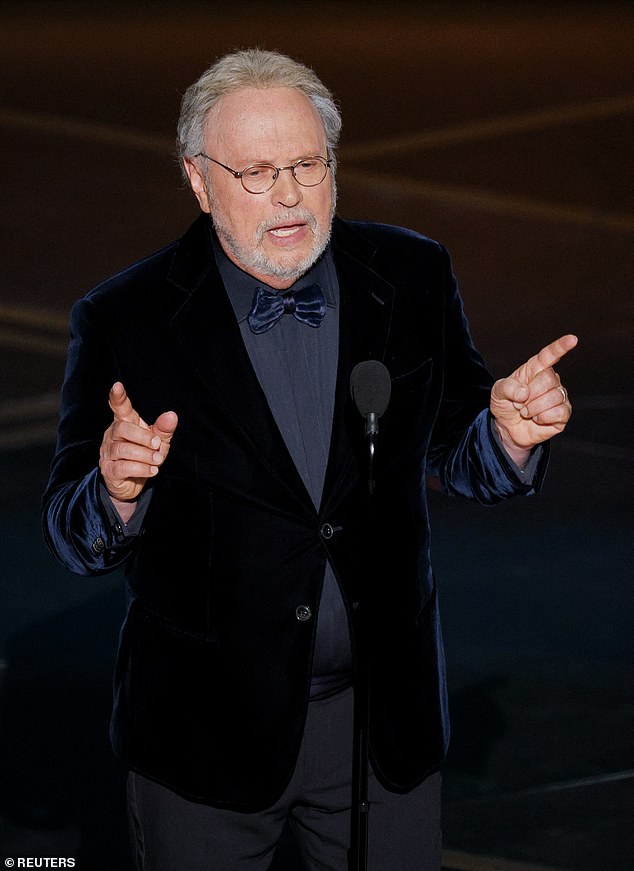 Billy Crystal stepped onto the stage to remember the late Rob Reiner and his wife Michele following their tragic deaths on December 14