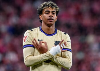 Why does Lamine Yamal wear a bandage on his hand while playing for Barcelona?