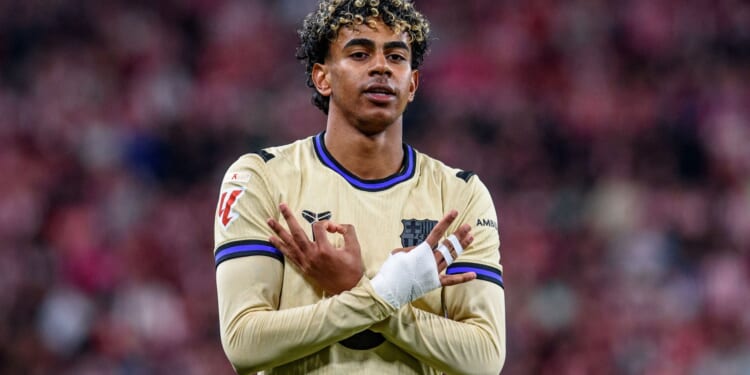 Why does Lamine Yamal wear a bandage on his hand while playing for Barcelona?