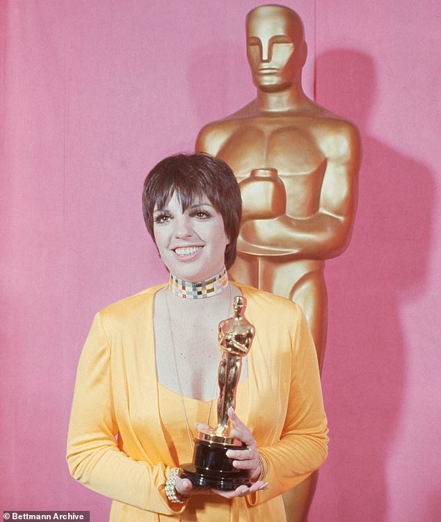Minnelli holds the Oscar she won as Best Actress of 1972 for the movie Cabaret at the Academy Awards Ceremony, which she discusses in her new memoir