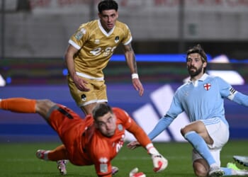 Chelsea and Arsenal legend suffers disastrous managerial debut as his side are brutally hammered by rivals