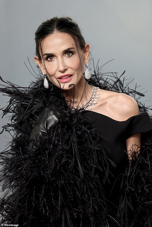 The glamour took another hit when the traditional red carpet was replaced by a light gray shag, which was mocked for its drab appearance by a number of social media users