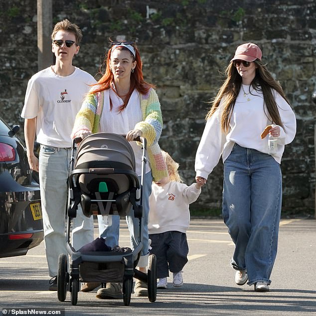 Zoe, right, holding hands with her daughter Novie as they joined new parents Joe and Dianne in Sussex