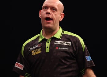 'That is absolutely disgusting' - Van Gerwen makes horror darts blunder as commentator calls it 'worst possible outcome'