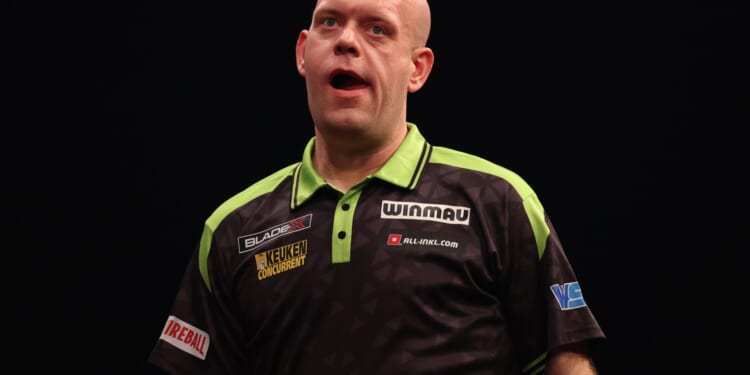 'That is absolutely disgusting' - Van Gerwen makes horror darts blunder as commentator calls it 'worst possible outcome'